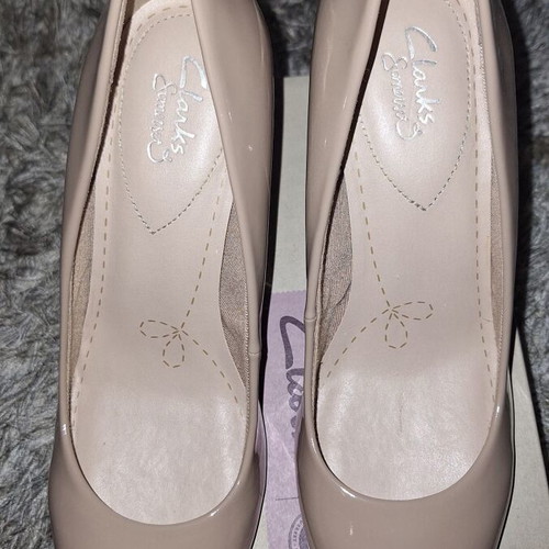 Clarks nude pumps like new