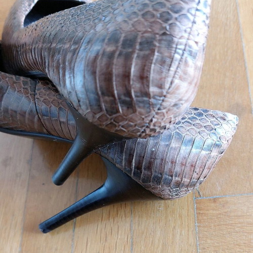 Roberto Botello brown pumps size 39 new with embossed snake pattern