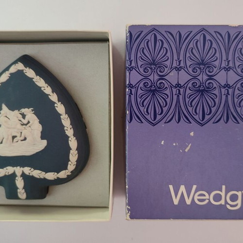 Vintage Wedgwood Jasperware "Spade" trinket box Portland Blue new