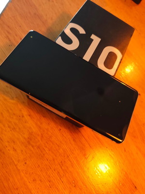 Samsung Galaxy S10 used smartphone with minor screen damage