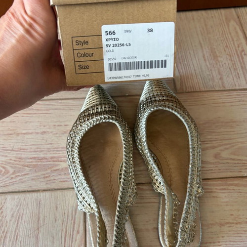 Gold sandals with low heel like new, size 38