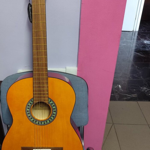 Classical guitar 4/4 new, natural orange color