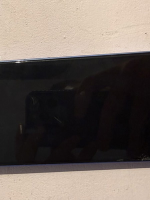 IPhone 16 128GB like new, with screen protector and case
