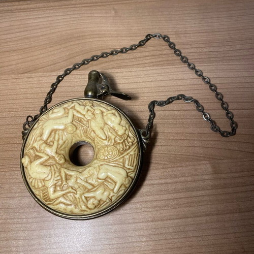 Authentic Spanish Palaska with Human Carvings from 1760, like new, 11 cm