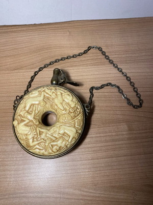 Authentic Spanish Palaska with Human Carvings from 1760, like new, 11 cm