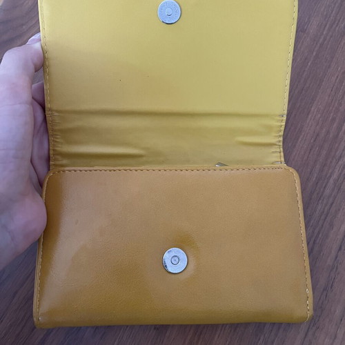 Doca wallet, yellow