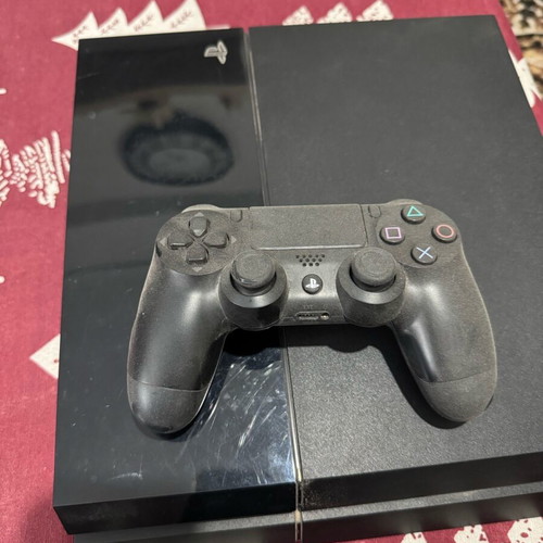 Ps4 500GB used with original controller and 8 games