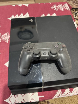 Ps 4 500 GB used with original controller and 8 games