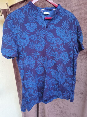 Blue men's shirt XXL like new with short sleeves and palm print