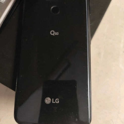 Smartphone LG Q60 64GB Dual SIM like new, black