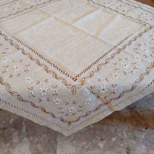 Linen square tablecloth with embroidery and openwork, like new, 85cm