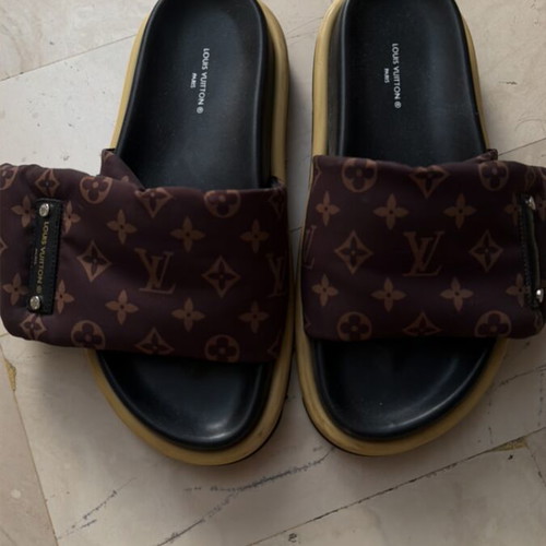 Louis Vuitton pool pillow slides size 38 EU, like new