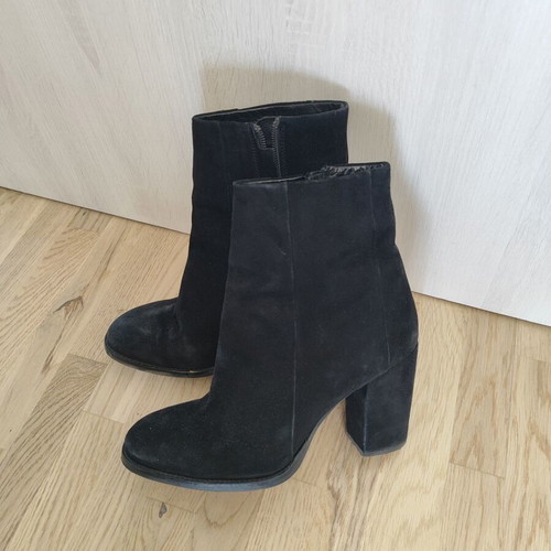 H&M suede ankle boots like new, size 39, black