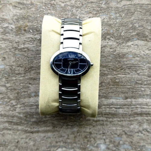 Lorus women's watch used, stainless steel oval case