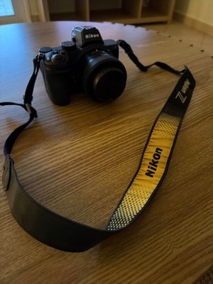 Nikon Z 5 mirrorless with 24-50 lens and carrying bag like new