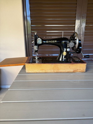 Singer 128K hand-crank sewing machine used, 1958 vintage