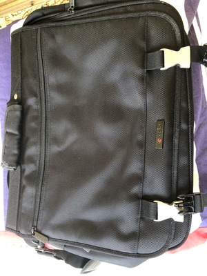 Bag black new with 4 inner pockets for travel and office use