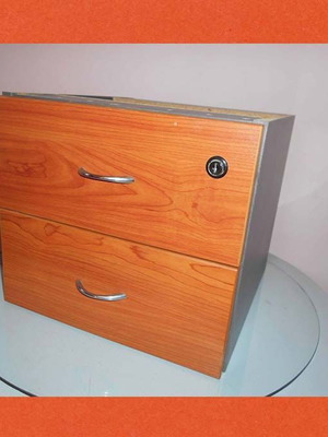 Wooden office drawer with 2 drawers and key like new