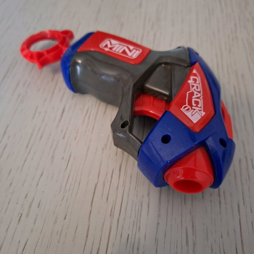 Nerf Zombie Strike Sidestrike Blaster used with two small Nerf and magazine