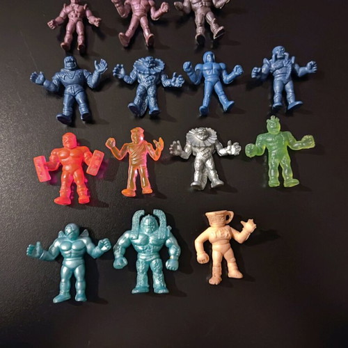 Collectible alien figures like new, pack of 14 pieces