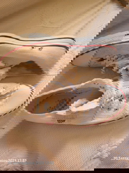 αθλητικά γυναικεία Levi's 41-42
