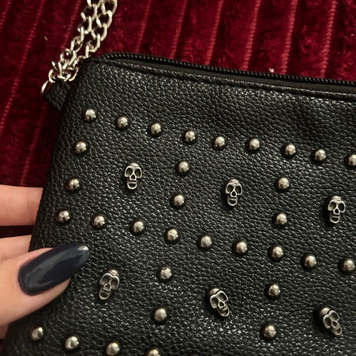 Leather handbag like new with chain, black and gray