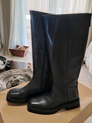 Vagabond black boots size 37, new, 100% leather with square toe