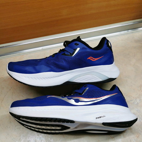 Saucony Guide 15 running shoes like new, size 44, blue