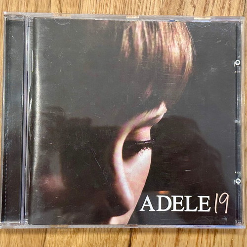 Adele 19 CD like new, pop