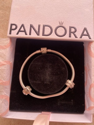 Pandora Marvel βραχιόλι σαν καινούργιο, ασημί με security charms