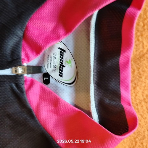 Women's cycling top medium used
