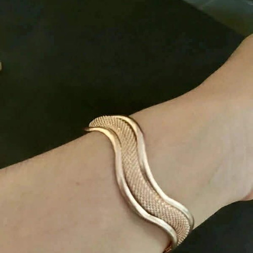 Bracelet new with wavy design in rose gold tone