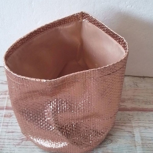 Washable base for product placement like new