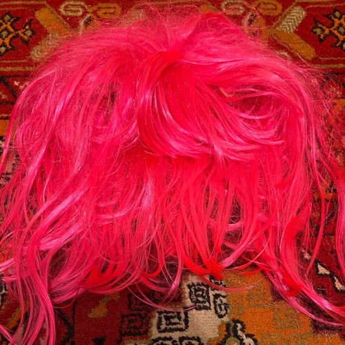Pink synthetic wig like new, used once