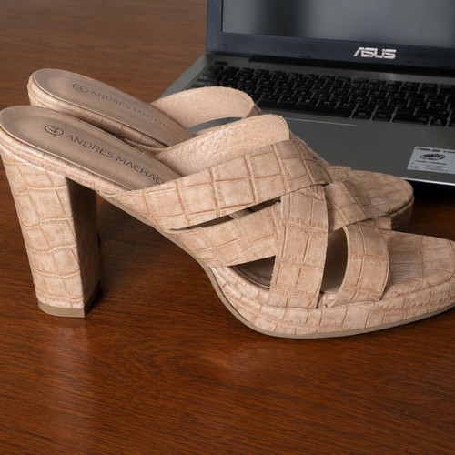 Andrés Machado Nude Croco Mules size 44 like new with 11 cm block heel