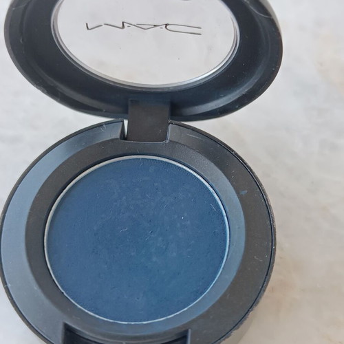 Mac eyeshadow blue matte like new