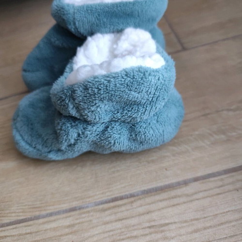 Fleece Baby Slippers like new, size 6–18 months, warm and soft