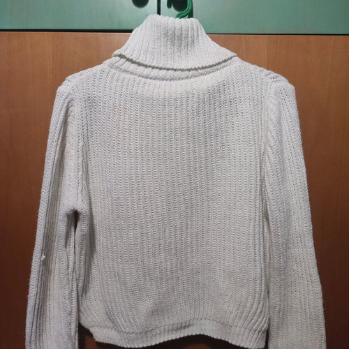 White turtleneck used without label