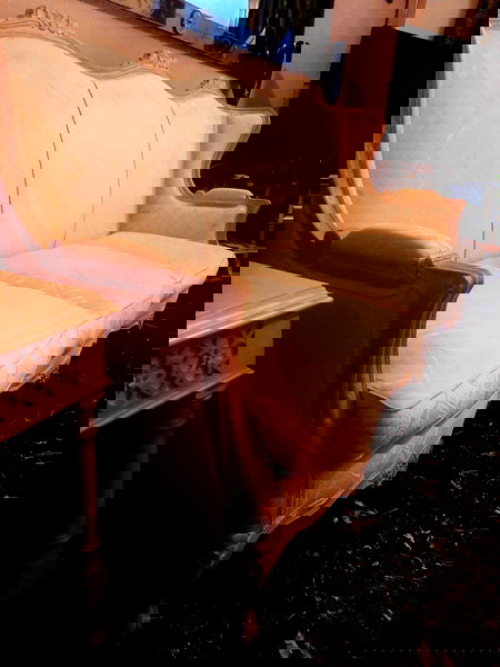 kanapes trithesios