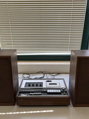 Sanyo STD-110 vintage stereo system used with original wooden speakers
