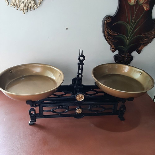 Old JE 5kg mechanical scale like new