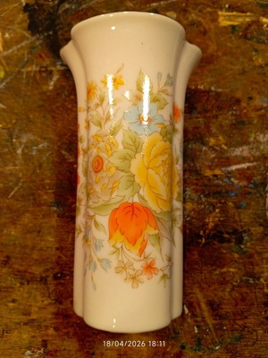 Satsuma porcelain vase like new with floral design