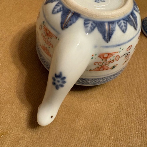 Chinese porcelain miniature teapot with 4 small cups like new
