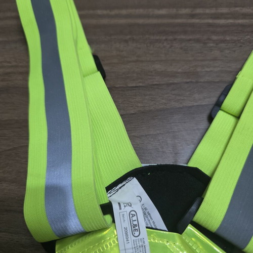 Umbro LED Reflective Waistcoat for Runners used