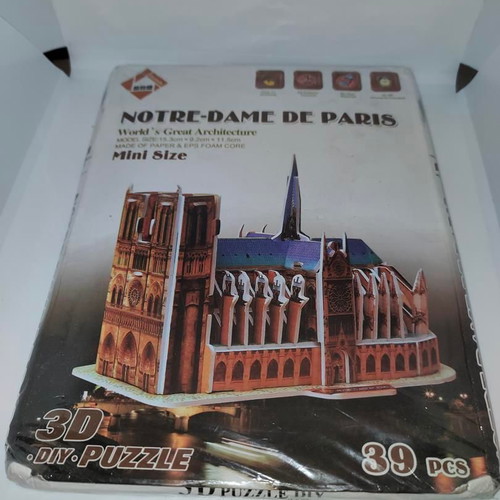 Notre-Dame de Paris 3D Puzzle set like new, 39 pieces