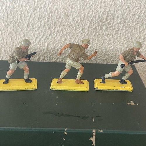 Britains detail toy soldiers like new, British 8th Army