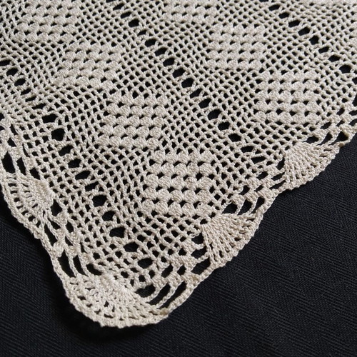Crochet runner and 2 placemats set used