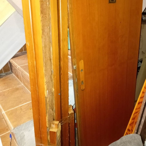 2 Oregon interior doors used with solid wood frames 9 cm