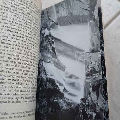 Wales Epic Views of a Small Country by Jan Morris, Penguin 2000
