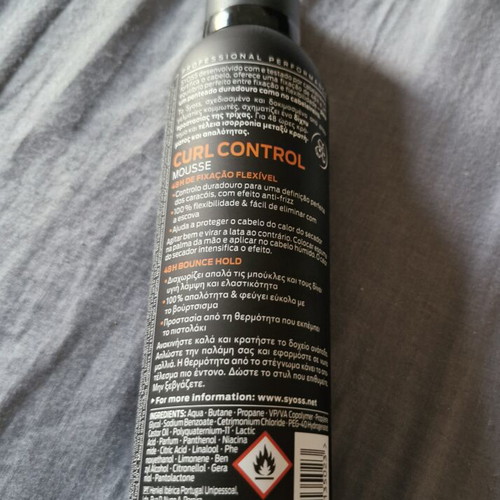 Syoss Curl Control mousse for curly hair